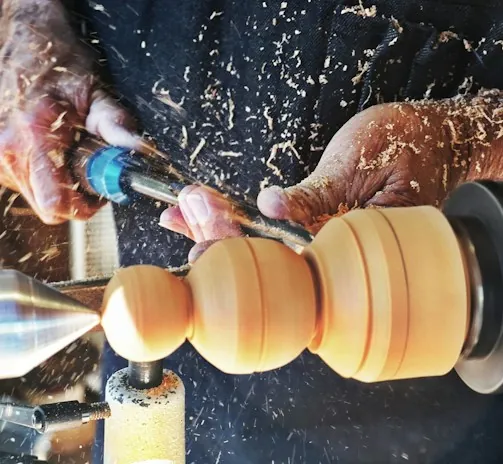 Tournage d'une pièce de bois
